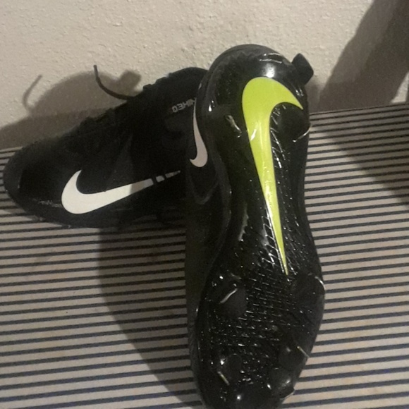 I bought baseball cleats instead of soccer cleats - Picture 2 of 2